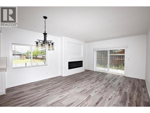 Living room with sliders to the back patio - 592 Nighthawk Avenue, Vernon, BC - Indoor