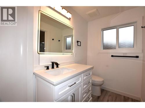 592 Nighthawk Avenue, Vernon, BC - Indoor Photo Showing Bathroom