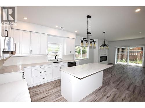 bright white kitchen with quart countertops - 592 Nighthawk Avenue, Vernon, BC - Indoor Photo Showing Kitchen With Upgraded Kitchen