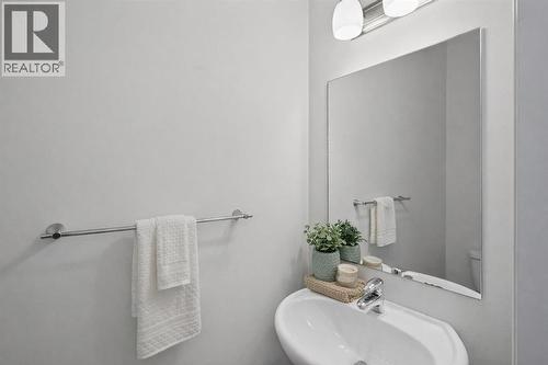 114 Walgrove Green Se, Calgary, AB - Indoor Photo Showing Bathroom