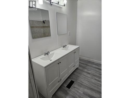7064 Adam Drive, Prince George, BC - Indoor Photo Showing Bathroom