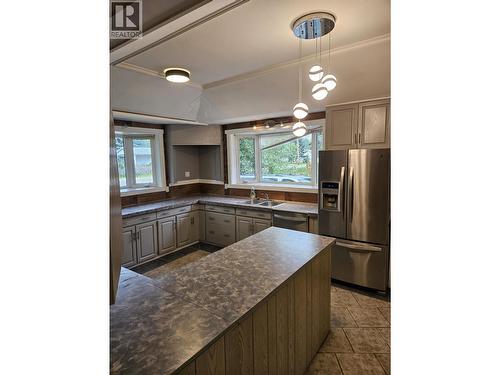7064 Adam Drive, Prince George, BC - Indoor Photo Showing Kitchen With Double Sink