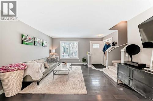 105 Mckenzie Towne Square Se, Calgary, AB - Indoor Photo Showing Living Room