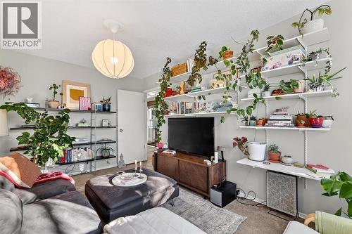 1004 20 Avenue Se, Calgary, AB - Indoor