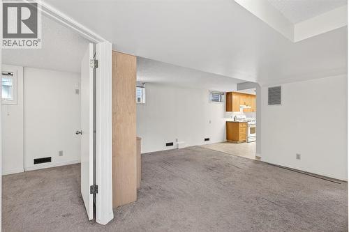 1004 20 Avenue Se, Calgary, AB - Indoor Photo Showing Other Room