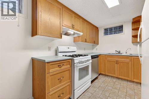 1004 20 Avenue Se, Calgary, AB - Indoor Photo Showing Kitchen