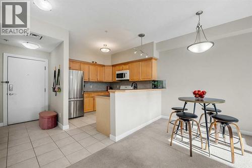 2207, 1888 Signature Park Sw, Calgary, AB - Indoor Photo Showing Kitchen