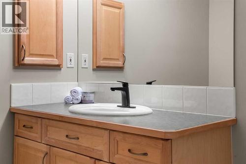 2207, 1888 Signature Park Sw, Calgary, AB - Indoor Photo Showing Bathroom