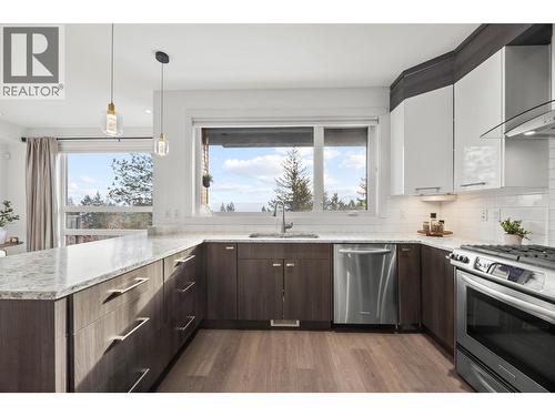 1818 Peak Point Court Unit# 16, West Kelowna, BC - Indoor Photo Showing Kitchen With Upgraded Kitchen