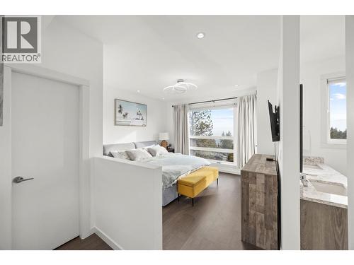 Primary Bedroom - 1818 Peak Point Court Unit# 16, West Kelowna, BC - Indoor Photo Showing Bedroom