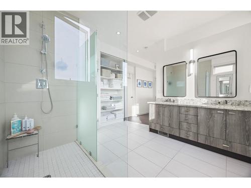 1818 Peak Point Court Unit# 16, West Kelowna, BC - Indoor Photo Showing Bathroom