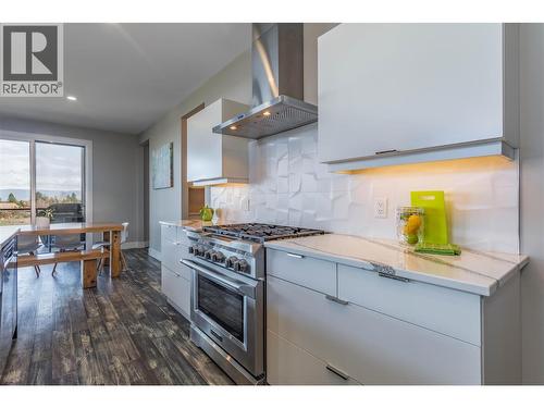 1648 Fawn Run Drive, Kelowna, BC - Indoor Photo Showing Kitchen With Upgraded Kitchen