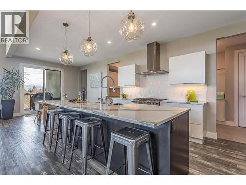 1648 Fawn Run Drive, Kelowna, BC - Indoor Photo Showing Kitchen With Upgraded Kitchen