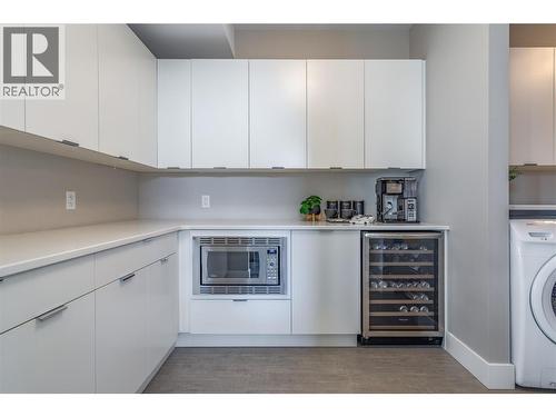 1648 Fawn Run Drive, Kelowna, BC - Indoor Photo Showing Laundry Room