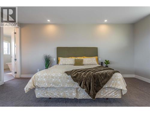 1648 Fawn Run Drive, Kelowna, BC - Indoor Photo Showing Bedroom