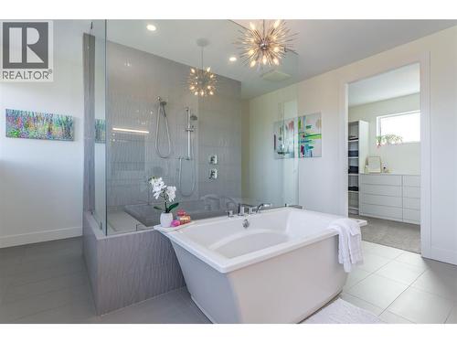 1648 Fawn Run Drive, Kelowna, BC - Indoor Photo Showing Bathroom