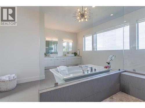 1648 Fawn Run Drive, Kelowna, BC - Indoor Photo Showing Bathroom