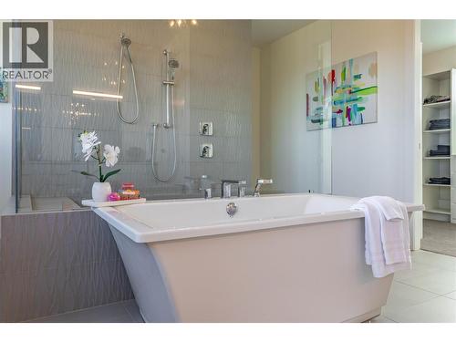 1648 Fawn Run Drive, Kelowna, BC - Indoor Photo Showing Bathroom