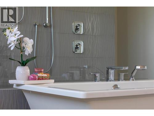 1648 Fawn Run Drive, Kelowna, BC - Indoor Photo Showing Bathroom