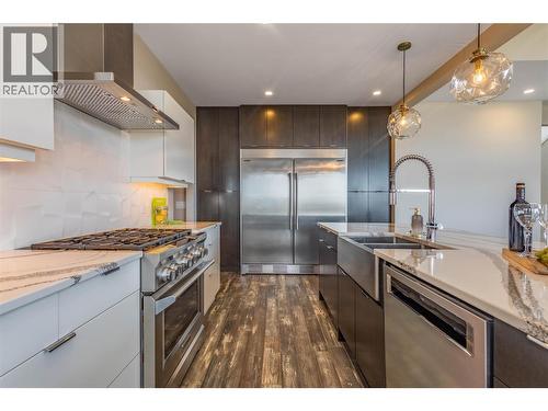 1648 Fawn Run Drive, Kelowna, BC - Indoor Photo Showing Kitchen With Double Sink With Upgraded Kitchen
