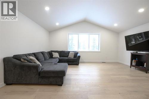 57-704010 64 Range Road, Rural Grande Prairie No. 1, County Of, AB - Indoor Photo Showing Living Room