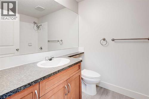 1, 101 Village Heights Sw, Calgary, AB - Indoor Photo Showing Bathroom