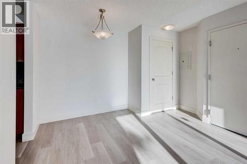 1, 101 Village Heights Sw, Calgary, AB - Indoor Photo Showing Other Room
