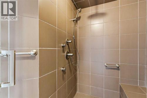 71 Panatella View Nw, Calgary, AB - Indoor Photo Showing Bathroom