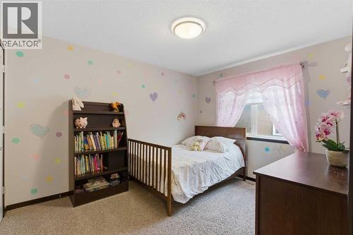 71 Panatella View Nw, Calgary, AB - Indoor Photo Showing Bedroom