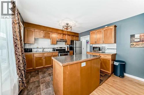 49 Poplar Crescent, Springbrook, AB - Indoor Photo Showing Kitchen
