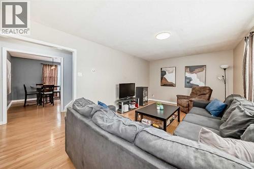 49 Poplar Crescent, Springbrook, AB - Indoor Photo Showing Living Room