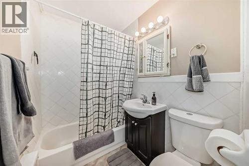 49 Poplar Crescent, Springbrook, AB - Indoor Photo Showing Bathroom