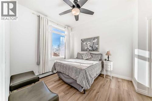 3217, 24 Hemlock Crescent Sw, Calgary, AB - Indoor Photo Showing Bedroom