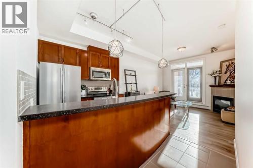 3217, 24 Hemlock Crescent Sw, Calgary, AB - Indoor Photo Showing Kitchen