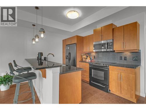 1933 Ambrosi Road Unit# 311, Kelowna, BC - Indoor Photo Showing Kitchen
