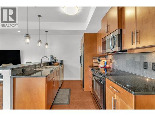1933 Ambrosi Road Unit# 311, Kelowna, BC - Indoor Photo Showing Kitchen With Upgraded Kitchen