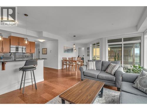 1933 Ambrosi Road Unit# 311, Kelowna, BC - Indoor Photo Showing Living Room