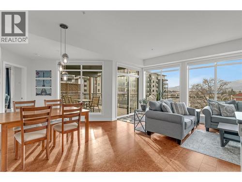1933 Ambrosi Road Unit# 311, Kelowna, BC - Indoor Photo Showing Living Room