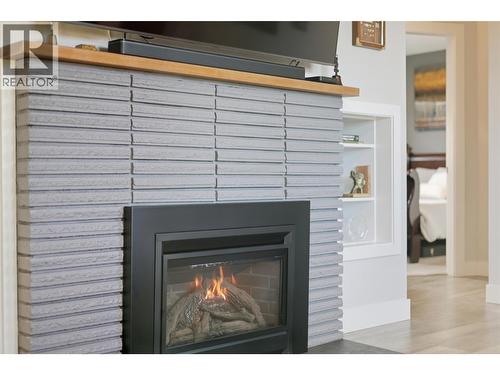 146 Aspen Street, Kamloops, BC - Indoor Photo Showing Living Room With Fireplace