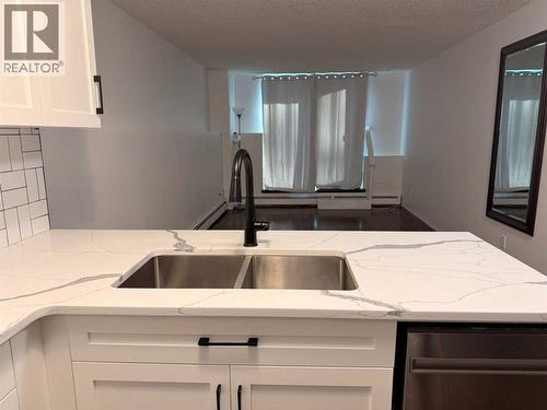 121, 1237 4 Avenue S, Lethbridge, AB - Indoor Photo Showing Kitchen With Double Sink