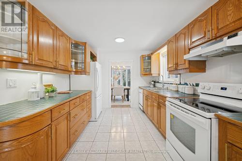957 Timmins Gardens, Pickering, ON - Indoor Photo Showing Kitchen