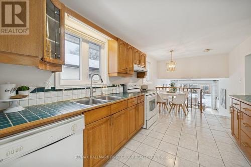 957 Timmins Gardens, Pickering, ON - Indoor Photo Showing Kitchen With Double Sink