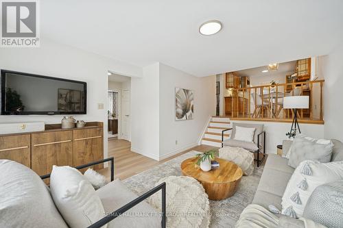 957 Timmins Gardens, Pickering, ON - Indoor Photo Showing Living Room