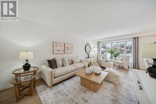 957 Timmins Gardens, Pickering, ON - Indoor Photo Showing Living Room