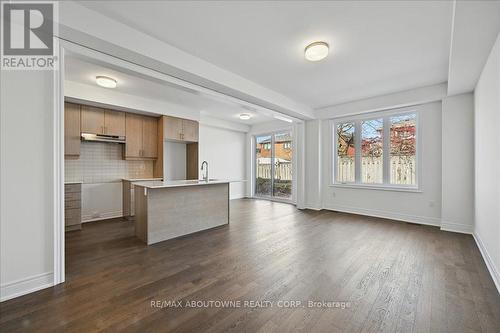 13 - 2184 Postmaster Drive, Oakville, ON - Indoor Photo Showing Kitchen