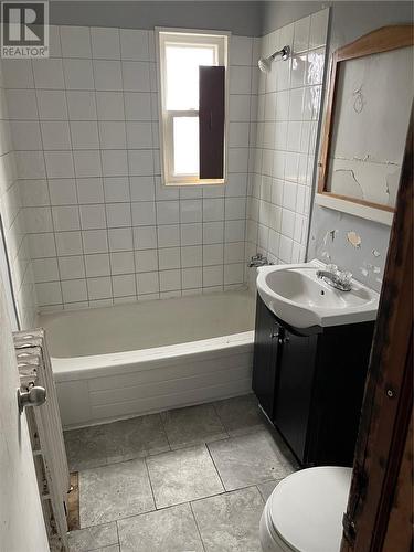 407 Dupont Street, Greater Sudbury, ON - Indoor Photo Showing Bathroom