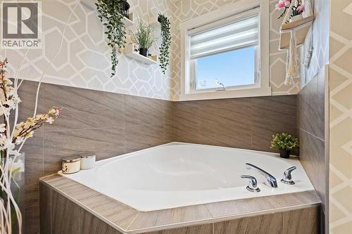 357 Sage Hill Circle Nw, Calgary, AB - Indoor Photo Showing Bathroom