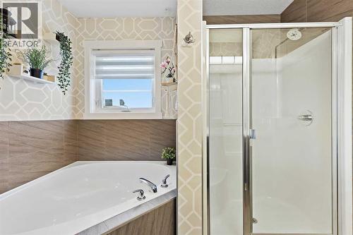357 Sage Hill Circle Nw, Calgary, AB - Indoor Photo Showing Bathroom