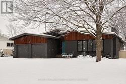 377 SUMMIT AVENUE  Ottawa, ON K1H 6A1