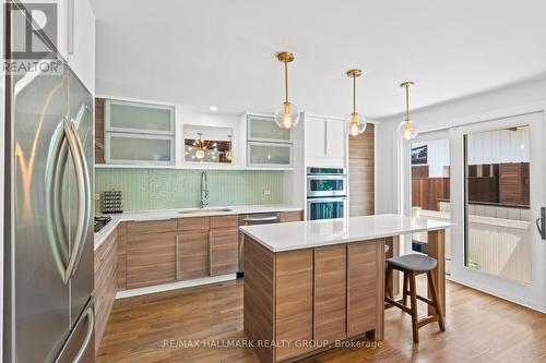 377 Summit Avenue, Ottawa, ON - Indoor Photo Showing Kitchen With Upgraded Kitchen